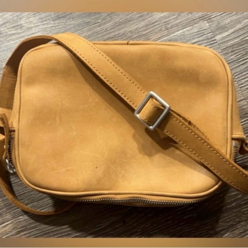Duluth Trading Co. Tan Leather Crossbody Bag - Picture 2 of 16